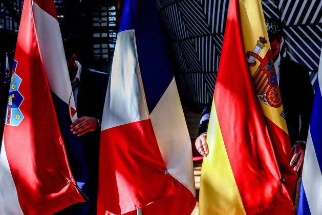 June 18, 2026, Brussels, Belgium, European Union: EU conference staff adjust flags inside the Europa building at the European Council in Brussels ahead of the European Council Summit. Brussels European Union  - ZUMAo116 20260618_znp_o116_010 Copyright: xBiancaxOterox