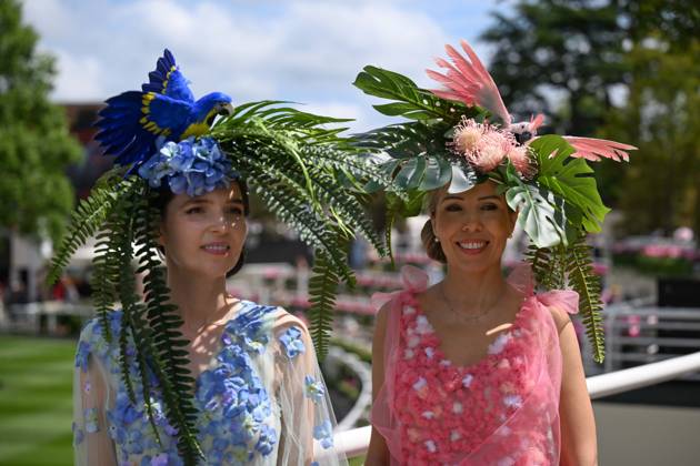 Royal Ascot 2026 BERKSHIRE, UNITED KINGDOM - JUNE 18: Visitors wearing elaborate hats and elegant outfits attend the third day of the traditional Royal Ascot horse racing event, held in the United Kingdom since 1711, at Ascot Racecourse in Berkshire, United Kingdom on June 18, 2026. Rasid Necati Aslim Anadolu Berkshire United Kingdom. Editorial use only. Please get in touch for any other usage.  Copyright: x2026xAnadoluxRasidxNecatixAslimx