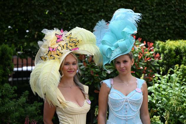 Royal Ascot 2026 BERKSHIRE, UNITED KINGDOM - JUNE 18: Visitors wearing elaborate hats and elegant outfits attend the third day of the traditional Royal Ascot horse racing event, held in the United Kingdom since 1711, at Ascot Racecourse in Berkshire, United Kingdom on June 18, 2026. Rasid Necati Aslim Anadolu Berkshire United Kingdom. Editorial use only. Please get in touch for any other usage.  Copyright: x2026xAnadoluxRasidxNecatixAslimx