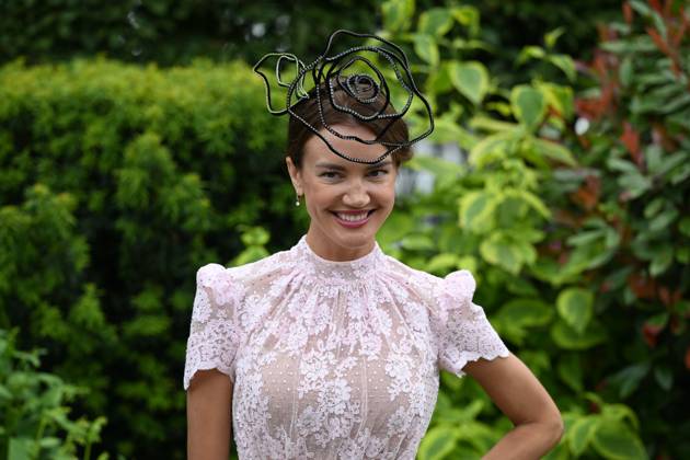 Royal Ascot 2026 BERKSHIRE, UNITED KINGDOM - JUNE 18: Visitors wearing elaborate hats and elegant outfits attend the third day of the traditional Royal Ascot horse racing event, held in the United Kingdom since 1711, at Ascot Racecourse in Berkshire, United Kingdom on June 18, 2026. Rasid Necati Aslim Anadolu Berkshire United Kingdom. Editorial use only. Please get in touch for any other usage.  Copyright: x2026xAnadoluxRasidxNecatixAslimx