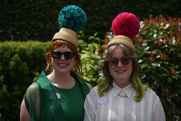 Royal Ascot 2026 BERKSHIRE, UNITED KINGDOM - JUNE 18: Visitors wearing elaborate hats and elegant outfits attend the third day of the traditional Royal Ascot horse racing event, held in the United Kingdom since 1711, at Ascot Racecourse in Berkshire, United Kingdom on June 18, 2026. Rasid Necati Aslim Anadolu Berkshire United Kingdom. Editorial use only. Please get in touch for any other usage.  Copyright: x2026xAnadoluxRasidxNecatixAslimx