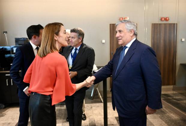 June 18, 2026, Bruxelles, BELGIO: Italian Foreign Minister Antonio Tajani with European Parliament President Roberta Metsola at the EPP Summit in Brussels, 18 June 2026. ANSA ALESSANDRO DI MEO. Bruxelles BELGIO  - ZUMAa110 20260618_zaf_a110_030 Copyright: xAlessandroxDixMeox
