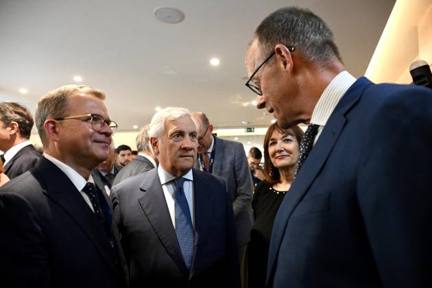 June 18, 2026, Bruxelles, BELGIO: Italian Foreign Minister Antonio Tajani (C) with German Chancellor Friedrich Merz (R) at the EPP Summit in Brussels, 18 June 2026. ANSA ALESSANDRO DI MEO. Bruxelles BELGIO  - ZUMAa110 20260618_zaf_a110_031 Copyright: xAlessandroxDixMeox