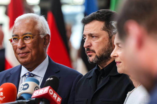 June 18, 2026, Brussels, Belgium, European Union: (L-R) ANTONIO COSTA, President of the European Council, VOLODYMYR ZELENSKYY, President of Ukraine, and URSULA VON DER LEYEN, President of the European Commission, walk out together to greet the press ahead of a roundtable meeting during the first night of the European Council Summit in Brussels. The summit comes days after EU leaders agreed to open the first accession negotiation cluster with Ukraine and Moldova, with Ukraine, European defence and security, and continued support for Kyiv among the main issues on the agenda. Brussels European Union - ZUMAo116 20260618_znp_o116_042 Copyright: xBiancaxOterox