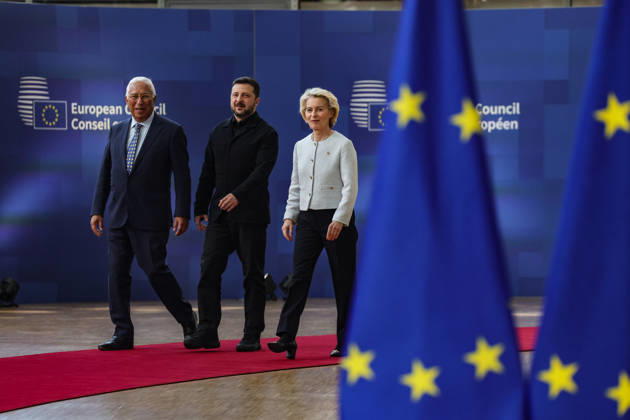 June 18, 2026, Brussels, Belgium, European Union: (L-R) ANTONIO COSTA, President of the European Council, VOLODYMYR ZELENSKYY, President of Ukraine, and URSULA VON DER LEYEN, President of the European Commission, walk out together to greet the press ahead of a roundtable meeting during the first night of the European Council Summit in Brussels. The summit comes days after EU leaders agreed to open the first accession negotiation cluster with Ukraine and Moldova, with Ukraine, European defence and security, and continued support for Kyiv among the main issues on the agenda. Brussels European Union - ZUMAo116 20260618_znp_o116_043 Copyright: xBiancaxOterox