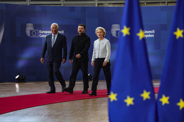 June 18, 2026, Brussels, Belgium, European Union: (L-R) ANTONIO COSTA, President of the European Council, VOLODYMYR ZELENSKYY, President of Ukraine, and URSULA VON DER LEYEN, President of the European Commission, walk out together to greet the press ahead of a roundtable meeting during the first night of the European Council Summit in Brussels. The summit comes days after EU leaders agreed to open the first accession negotiation cluster with Ukraine and Moldova, with Ukraine, European defence and security, and continued support for Kyiv among the main issues on the agenda. Brussels European Union - ZUMAo116 20260618_znp_o116_046 Copyright: xBiancaxOterox