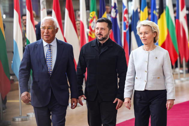 June 18, 2026, Brussels, Belgium, European Union: (L-R) ANTONIO COSTA, President of the European Council, VOLODYMYR ZELENSKYY, President of Ukraine, and URSULA VON DER LEYEN, President of the European Commission, walk out together to greet the press ahead of a roundtable meeting during the first night of the European Council Summit in Brussels. The summit comes days after EU leaders agreed to open the first accession negotiation cluster with Ukraine and Moldova, with Ukraine, European defence and security, and continued support for Kyiv among the main issues on the agenda. Brussels European Union - ZUMAo116 20260618_znp_o116_047 Copyright: xBiancaxOterox