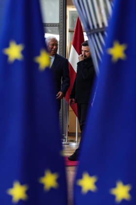 June 18, 2026, Brussels, Belgium, European Union: (L-R) ANTONIO COSTA, President of the European Council, VOLODYMYR ZELENSKYY, President of Ukraine, and URSULA VON DER LEYEN, President of the European Commission, walk out together to greet the press ahead of a roundtable meeting during the first night of the European Council Summit in Brussels. The summit comes days after EU leaders agreed to open the first accession negotiation cluster with Ukraine and Moldova, with Ukraine, European defence and security, and continued support for Kyiv among the main issues on the agenda. Brussels European Union - ZUMAo116 20260618_znp_o116_049 Copyright: xBiancaxOterox