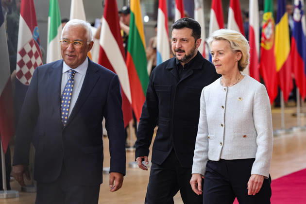 June 18, 2026, Brussels, Belgium, European Union: (L-R) ANTONIO COSTA, President of the European Council, VOLODYMYR ZELENSKYY, President of Ukraine, and URSULA VON DER LEYEN, President of the European Commission, walk out together to greet the press ahead of a roundtable meeting during the first night of the European Council Summit in Brussels. The summit comes days after EU leaders agreed to open the first accession negotiation cluster with Ukraine and Moldova, with Ukraine, European defence and security, and continued support for Kyiv among the main issues on the agenda. Brussels European Union - ZUMAo116 20260618_znp_o116_039 Copyright: xBiancaxOterox