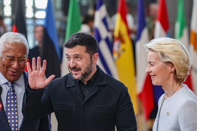 June 18, 2026, Brussels, Belgium, European Union: VOLODYMYR ZELENSKYY, President of Ukraine waves goodbye to press as he walks with URSULA VON DER LEYEN, President of the European Commission (R) and ANTONIO COSTA, President of the European Council (L) walk out together ahead of a roundtable meeting during the first night of the European Council Summit in Brussels. The summit comes days after EU leaders agreed to open the first accession negotiation cluster with Ukraine and Moldova, with Ukraine, European defence and security, and continued support for Kyiv among the main issues on the agenda. Brussels European Union - ZUMAo116 20260618_znp_o116_055 Copyright: xBiancaxOterox