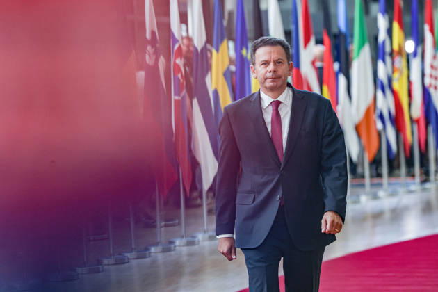 June 18, 2026, Brussels, Belgium, European Union: LUIS MONTENEGRO, Prime Minister of Portugal, walks out to greet the press ahead of a roundtable meeting during the first night of the European Council Summit in Brussels. Portugal is expected to focus on competitiveness, economic resilience, migration, European security and the EUâ€⠢s next long-term budget, alongside wider discussions on Ukraine and the Middle East. Brussels European Union - ZUMAo116 20260618_znp_o116_082 Copyright: xBiancaxOterox