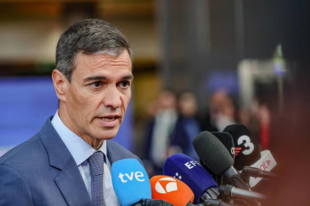 June 18, 2026, Brussels, Belgium, European Union: PEDRO SANCHEZ, Prime Minister of Spain, walks out to greet the press ahead of a roundtable meeting during the first night of the European Council Summit in Brussels. Spain is expected to focus on competitiveness, migration, the EUâ€⠢s next long-term budget, foreign policy and European security, alongside wider discussions on Ukraine and the Middle East. Brussels European Union - ZUMAo116 20260618_znp_o116_076 Copyright: xBiancaxOterox