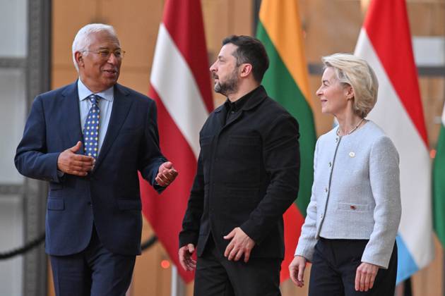 BRUSSELS - European Commission President Antonio Costa, Ukrainian President Volodymyr Zelenskyy, and President of the European Council Ursula Von Der Leyen arrive for the first day of the European Council. The leaders of the EU countries are meeting to discuss, among other things, Ukraine and the Middle East. JONAS ROOSENS ANP netherlands out - belgium out  Copyright: xx x561368102x originalFilename: 561368102.jpg