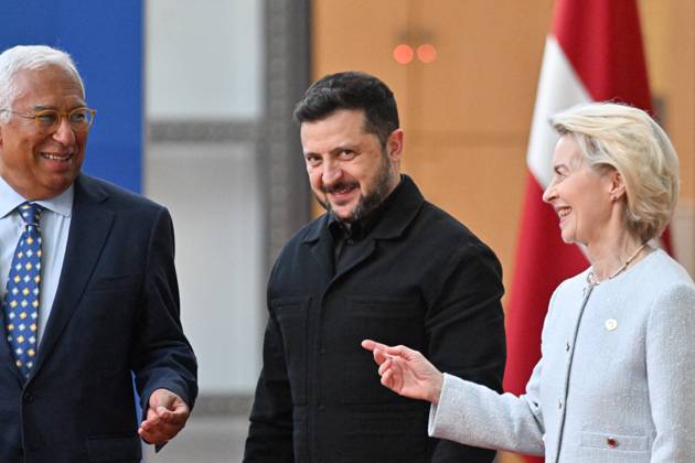 BRUSSELS - European Commission President Antonio Costa, Ukrainian President Volodymyr Zelenskyy, and President of the European Council Ursula Von Der Leyen arrive for the first day of the European Council. The leaders of the EU countries are meeting to discuss, among other things, Ukraine and the Middle East. JONAS ROOSENS ANP netherlands out - belgium out  Copyright: xx x561368111x originalFilename: 561368111.jpg