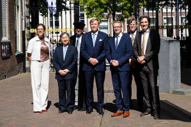 Leiden, The Netherlands, 2026-06-18 16:38:27 LEIDEN, 18-06-2026, Leiden University At the invitation of King Willem-Alexander and Queen Maxima, Emperor Naruhito of Japan is paying a state visit to the Netherlands. Emperor Naruhito is accompanied by Her Majesty Empress Masako. The state visit is a confirmation of the close and historic relationship between Japan and the Netherlands. The countries share 426 years of bilateral relations. PHOTO: NLBeeld Patrick van Emst In the photo: Emperor Naruhito and King Willem-Alexander visit Leiden University. In the Academy Building, they visit a temporary exhibition of objects from various Leiden Japan collections, the Sweat Room where graduates sign their names, and the Senate Chamber. Credit: NL  Copyright: xx x