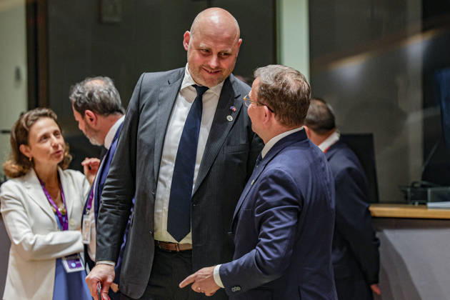 June 18, 2026, Brussels, Belgium, European Union: GITANAS NAUSEDA, President of the Republic of Lithuania, speaks with PETTERI ORPO, Prime Minister of Finland, inside the European Council during the European Council Summit in Brussels. Lithuania and Finland are expected to focus on European defence, security along the EUâ€⠢s eastern and northern flank, competitiveness and continued support for Ukraine. Brussels European Union - ZUMAo116 20260618_znp_o116_123 Copyright: xBiancaxOterox