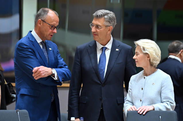 EU Leaders Summit in Brussels BRUSSELS, BELGIUM - JUNE 18: Chancellor of Germany Friedrich Merz (L), Prime Minister of Croatia Andrej Plenkovic (C) and President of the European Commission Ursula von der Leyen (R) attend the EU Leaders Summit to discuss support for Ukraine, competitiveness, trade relations with China, the EU budget, and developments in the Middle East in Brussels, Belgium on June 18, 2026. Dursun Aydemir Anadolu Brussels Belgium. Editorial use only. Please get in touch for any other usage.  Copyright: x2026xAnadoluxDursunxAydemirx