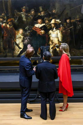 18-06-2026 Amsterdam Queen Maxima and Emperor Naruhito of Japan and Taco Dibbits watching the Nachtwacht (The Night Watch by Rembrandt van Rijn) while visiting the Rijksmuseum in Amsterdam on the 2nd day of the 3 day statevisit to the Netherlands. Â  Copyright: xPPEx