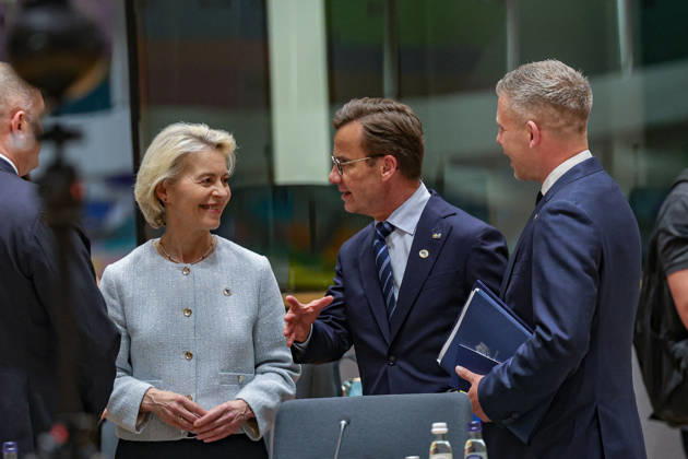 June 18, 2026, Brussels, Belgium, European Union: URSULA VON DER LEYEN (R), President of the European Commission, speaks with PETER MAGYAR of Hungary and ULF KRISTERSSON of Sweden inside the European Council during the European Council Summit in Brussels. Brussels European Union - ZUMAo116 20260618_znp_o116_107 Copyright: xBiancaxOterox