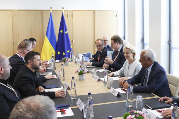 Ukrainian President Volodymyr Zelensky (2L), European Commission President Ursula von der Leyen (2 R), and European Council President Antonio Costaa (R) attend a meeting during the European Union summit at EU headquarters in Brussels, on June 18, 2026. On the same day, Ukraine launched a major strike against Russia, including an attack on the capital, Moscow, while President Vladimir Putin was meeting with leaders of the ASEAN group in Moscow. Photo European Union  BLG2025061801 EuropeanxUnion