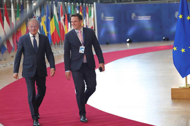 June 18, 2026, Brussels, Belgium, European Union: DONALD TUSK, Prime Minister of Poland, arrives to speak to the press ahead of a roundtable meeting during the European Council Summit in Brussels. Poland is expected to focus on European defence readiness, security along the EUÃ¢â‚¬â ¢s eastern flank, competitiveness, Ukraine and the EUÃ¢â‚¬â ¢s next long-term budget. Brussels European Union - ZUMAo116 20260618_znp_o116_136 Copyright: xBiancaxOterox
