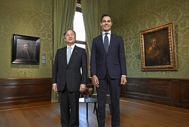 Japan s emperor in The Hague Emperor Naruhito of Japan and Dutch Prime Minister Rob Jetten pose for a photo at the Mauritshuis in The Hague, the Netherlands, on June 18, 2026, during the emperor s state visit.  A14AA0005619457P