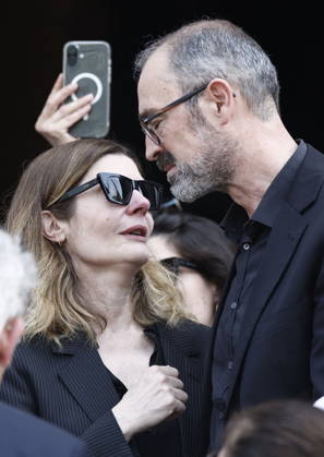 Chiara Mastroianni at the funeral of Mr. Satrapi at the Père Lachaise Crematorium in Paris on June 19, 2026. The author of the famous graphic novel, which was adapted into a film, Persepolis, died on June 3, 2026, at the age of 56, inconsolable over the loss of her husband, M. Ripa, which occurred a year earlier. Cyril Moreau Bestimage at the funeral of M. Satrapi at the Père Lachaise Crematorium in Paris, on June 19, 2026. The author of the famous graphic novel, adapted into a film, Persepolis, died on June 3, 2026, at the age of 56, inconsolable over the loss of her husband, M. Ripa, which occurred a year earlier. Paris, France,detected_source_language Copyright: xCYRILxMOREAUx xBESTIMAGExCYRILxMOREAUx xBESTIMAGEx