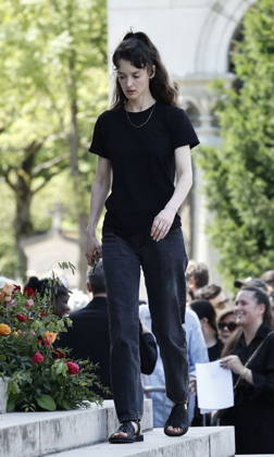 Charlotte Le Bon at the funeral of Mr. Satrapi at the Père Lachaise Crematorium in Paris on June 19, 2026. The author of the famous graphic novel, which was adapted into a film, Persepolis, died on June 3, 2026, at the age of 56, inconsolable over the loss of her husband, M. Ripa, which occurred a year earlier. Cyril Moreau Bestimage The funeral of M. Satrapi at the Père Lachaise Crematorium in Paris, on June 19, 2026. The author of the famous graphic novel, adapted into a film, Persepolis, died on June 3, 2026, at the age of 56, inconsolable over the loss of her husband, M. Ripa, which occurred a year earlier. Paris, France,detected_source_language Copyright: xCYRILxMOREAUx xBESTIMAGExCYRILxMOREAUx xBESTIMAGEx