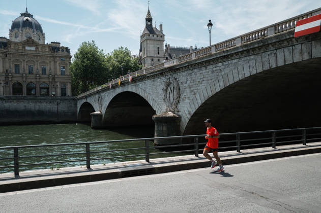 The Heat Wave Is Increasing In Paris A man jogs on the banks of the Seine in Paris, France, on June 19, 2026. A heatwave affects France and is expected to continue for several days, with temperatures anticipated to reach up to 40?C in some areas on June 21, the first day of summer. Paris France  Copyright: xJeromexGillesx originalFilename: chobeaux-notitle260619_npB1M.jpg