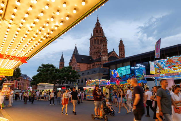 St. Johns Night, Mainz, June 19, 2026 The festival grounds wind their way even in the shadow of Mainz Cathedral. Scenes from St. Johns Night in downtown Mainz, current events, Rhineland-Palatinate, Mainz St. John’s Night in Mainz on June 19, 2026; downtown Mainz; Rhineland-Palatinate; Germany,detected_source_language Copyright: xStephanxHahnex