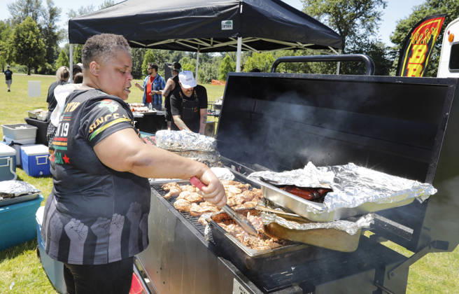 June 19, 2026, Salem, Oregon, USA: Riegna Breaux, owner of Tasten Cee a soul food restaurant, tends the grill during the Juneteenth celebration at Riverfront Park, in Salem, Ore., on Friday June 19, 2026. The event to June 19, 1865, The event recognizes the day when Major General Gordon Granger ordered the final enforcement of the Emancipation Proclamation in Texas at the end of the American Civil War. Salem USA - ZUMAg275 20260619_znp_g275_001 Copyright: xTimothyxJ.xGonzalezx