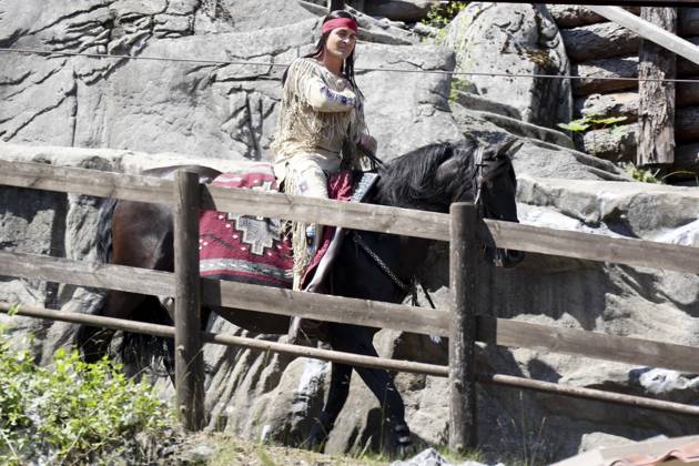 ABB KARLMAY Alexander Klaws as Winnetou on horseback, actor in makeup and costume, on Friday, June 19, 2026, during the dress rehearsal for the play In the Valley of Death at the 2026 Karl May Festival in the Indian Village on the Kalkberg. The premiere will take place on June 27 at the open-air theater on the Kalkberg in Bad Segeberg, Schleswig-Holstein, Germany,detected_source_language