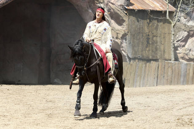 ABB KARLMAY Alexander Klaws as Winnetou on horseback, actor in makeup and costume, on Friday, June 19, 2026, during the dress rehearsal for the play In the Valley of Death at the 2026 Karl May Festival in the Indian Village on the Kalkberg. The premiere will take place on June 27 at the open-air theater on the Kalkberg in Bad Segeberg, Schleswig-Holstein, Germany,detected_source_language