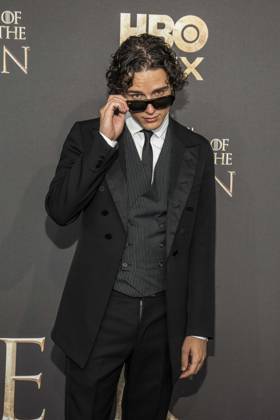 ABB HBO Harry Collett, wearing sunglasses, walked the red carpet at the German premiere of the third season of the HBO Original series House of the Dragon at Kino International on June 19, 2026, in Berlin, Germany,detected_source_language