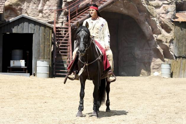 ABB KARLMAY Alexander Klaws as Winnetou on horseback, actor in makeup and costume, on Friday, June 19, 2026, during the dress rehearsal for the play In the Valley of Death at the 2026 Karl May Festival in the Indian Village on the Kalkberg. The premiere will take place on June 27 at the open-air theater on the Kalkberg in Bad Segeberg, Schleswig-Holstein, Germany,detected_source_language