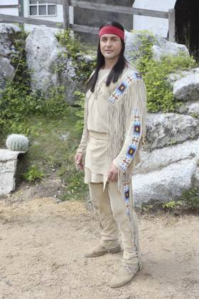 ABB KARLMAY Alexander Klaws as Winnetou on horseback, actor in makeup and costume, on Friday, June 19, 2026, during the dress rehearsal for the play In the Valley of Death at the 2026 Karl May Festival in the Indian Village on the Kalkberg. The premiere will take place on June 27 at the open-air theater on the Kalkberg in Bad Segeberg, Schleswig-Holstein, Germany,detected_source_language