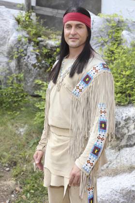 ABB KARLMAY Alexander Klaws as Winnetou on horseback, actor in makeup and costume, on Friday, June 19, 2026, during the dress rehearsal for the play In the Valley of Death at the 2026 Karl May Festival in the Indian Village on the Kalkberg. The premiere will take place on June 27 at the open-air theater on the Kalkberg in Bad Segeberg, Schleswig-Holstein, Germany,detected_source_language