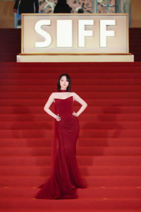 SHANGHAI, CHINA - JUNE 20: Actress Jiang Mengjie arrives at the red carpet of the closing ceremony for the 28th Shanghai International Film Festival on June 20, 2026 in Shanghai, China. Copyright: xVCGx 111649391089