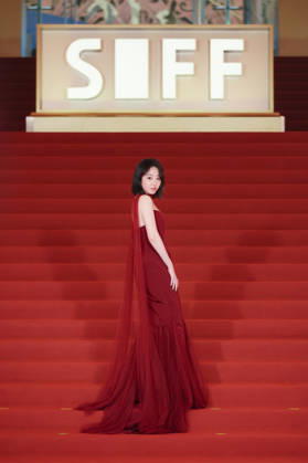 SHANGHAI, CHINA - JUNE 20: Actress Jiang Mengjie arrives at the red carpet of the closing ceremony for the 28th Shanghai International Film Festival on June 20, 2026 in Shanghai, China. Copyright: xVCGx 111649391094