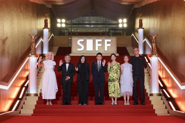 SHANGHAI, CHINA - JUNE 20: Jury members actor Tony Leung Chiu-wai, producer Dora Bouchoucha Fourati, director Guan Hu, director Aktan Abdykalykov, director-screenwriter Dea Kulumbegashvili, screenwriter Fernanda Valadez and actress Xin Zhilei arrive at the red carpet of the closing ceremony for the 28th Shanghai International Film Festival on June 20, 2026 in Shanghai, China.  Copyright: xVCGx 111649394394