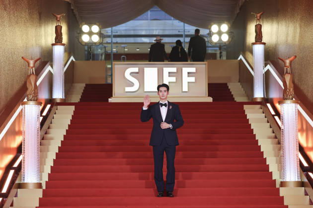 SHANGHAI, CHINA - JUNE 20: Actor Yosh Yu Shi arrives at the red carpet of the closing ceremony for the 28th Shanghai International Film Festival on June 20, 2026 in Shanghai, China. Copyright: xVCGx 111649394351