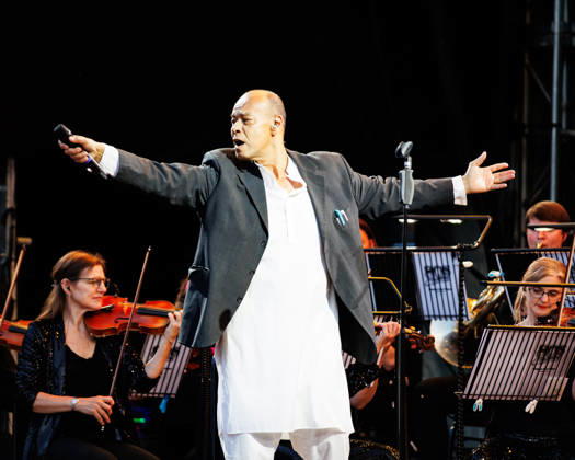 Roland Gift of Fine Young Cannibals performing live at the 80s Classical Show at the Hampton Court Palace Festival, London, UK on 20th June 2026 Roland Gift of Fine Young Cannibals performing live at the 80s Classical Show at the Hampton Court Palace Festival, London, UK on 20th June 2026, Credit:Manuela Langotsch Avalon United Kingdom, London, Hampton Court Palace Festival Copyright: xManuelaxLangotschx xAvalonx 1111609795