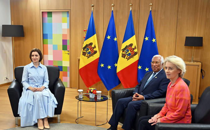 EU-Moldova Summit BRUSSELS, BELGIUM - JUNE 22: Moldovan President Maia Sandu (L), President of the European Council Antonio Costa (C) and President of the European Commission Ursula von der Leyen (R) attend the European Union-Moldova Summit in Brussels, Belgium, on June 22, 2026. Dursun Aydemir Anadolu Brussels Belgium. Editorial use only. Please get in touch for any other usage.  Copyright: x2026xAnadoluxDursunxAydemirx