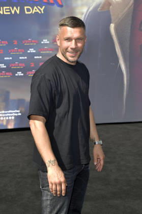 Lukas Podolski at the fan event for the movie Spider-Man Foto:xM.xBehrensx xFuturexImagex spiderman_berlin_6684