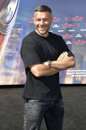 Lukas Podolski at the fan event for the movie Spider-Man Foto:xM.xBehrensx xFuturexImagex spiderman_berlin_6686