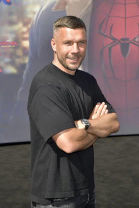 Lukas Podolski at the fan event for the movie Spider-Man Foto:xM.xBehrensx xFuturexImagex spiderman_berlin_6687