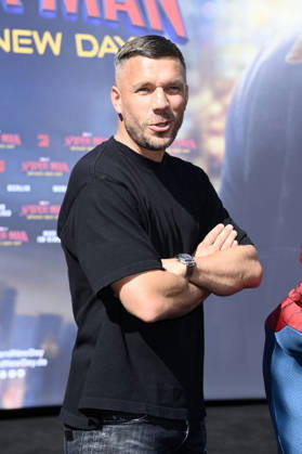 Lukas Podolski at the fan event for the movie Spider-Man Foto:xN.xKubelkax xFuturexImagex spiderman_berlin_6724