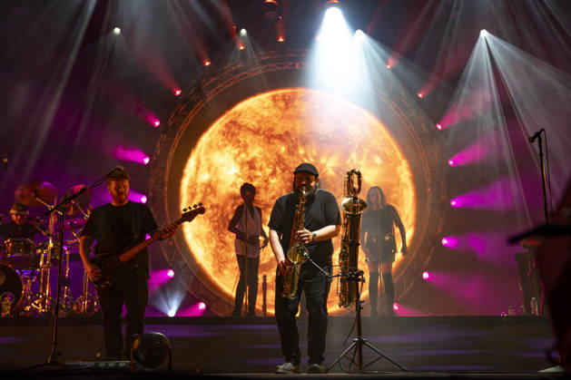 CELEBRITES : Printemps de Perouges - Saint-Maurice-de-Remens (01) France - 24 06 2026 Ricky Howard, Alex Francois et les choristes du groupe The Australian Pink Floyd Show se produit sur la scene du festival Printemps de Pérouges au château de Saint-Maurice-de-Rémens (01 - France-) le 24 06 2026. Photo Sandrine Thesillat PsNewZ  Copyright: xSandrinexTHESILLATx