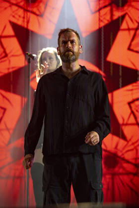 CELEBRITES : Printemps de Perouges - Saint-Maurice-de-Remens (01) France - 24 06 2026 Chris Barnes du groupe The Australian Pink Floyd Show se produit sur la scene du festival Printemps de Pérouges au château de Saint-Maurice-de-Rémens (01 - France-) le 24 06 2026. Photo Sandrine Thesillat PsNewZ  Copyright: xSandrinexTHESILLATx