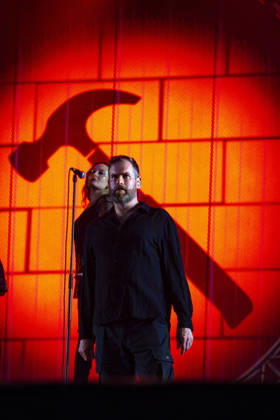CELEBRITES : Printemps de Perouges - Saint-Maurice-de-Remens (01) France - 24 06 2026 Chris Barnes du groupe The Australian Pink Floyd Show se produit sur la scene du festival Printemps de Pérouges au château de Saint-Maurice-de-Rémens (01 - France-) le 24 06 2026. Photo Sandrine Thesillat PsNewZ  Copyright: xSandrinexTHESILLATx